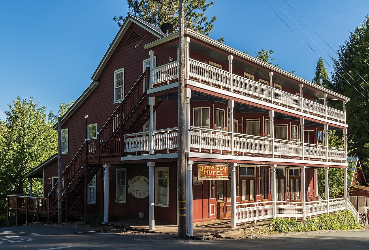 NFARA's 2014 Spring Thing Adds Afternoon Walking Tours. Photo: Frank Schulenburg, CC BY-SA 4.0, via Wikimedia Commons.